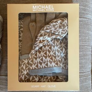 Michael Kors hat golves scarf set